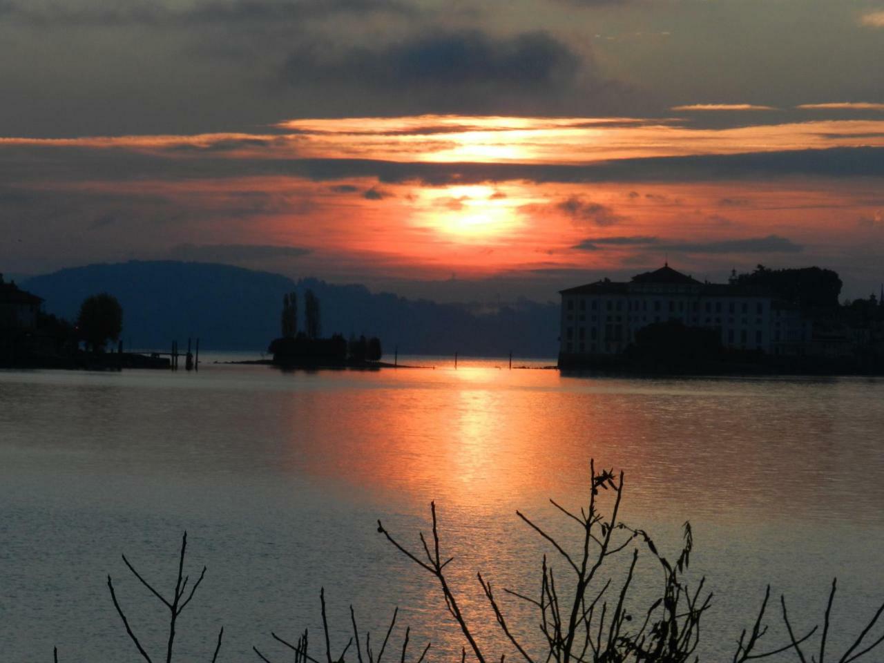 Albergo La Ripa Бавено Экстерьер фото